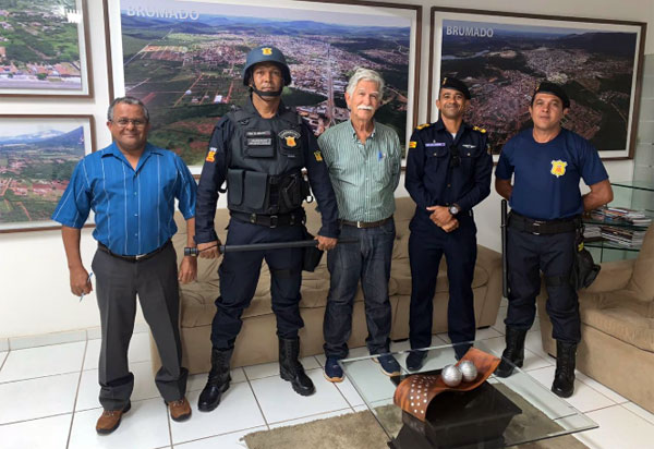 Prefeitura de Brumado entrega fardamento e equipamentos novos para a Guarda Municipal