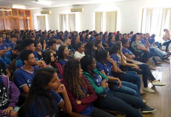 Brumado: palestra sobre 'Setembro Amarelo' foi ministrada para jovens do Colégio Estadual Getúlio Vargas