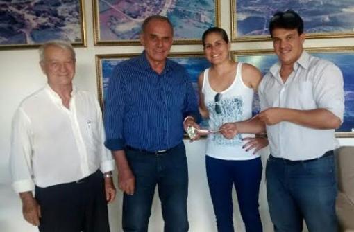 Prefeito Aguiberto recebe medalha de agradecimento dos organizadores da Corrida Habitus Run 2015
