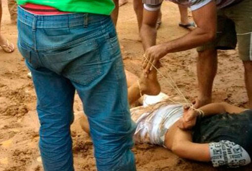 Homem é amarrado e agredido por populares após assalto na Bahia