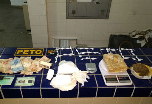 Brumado: Polícia Militar prende homem com maconha, cocaína e crack 