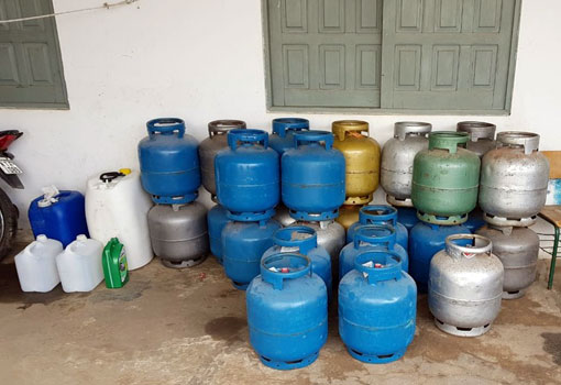 Homem é preso em Anagé ao vender um  litro de gasolina por R$ 15 e gás de cozinha de forma clandestina