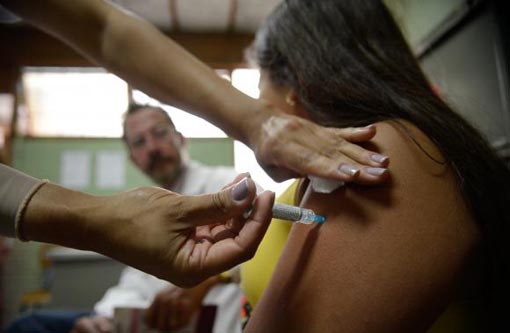 HPV: menos da metade das meninas de 11 a 13 anos recebeu segunda dose da vacina