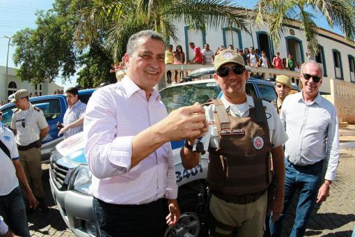 Rui Costa entrega viatura para a Polícia Militar de Brumado 