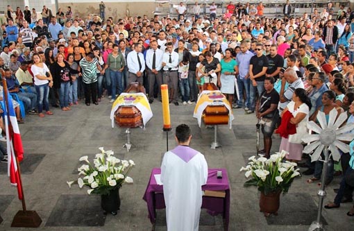 Ibicoara: Vereadores mortos em acidente são enterrados