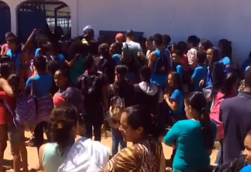 Brumado: escola de ensino integral Idalina Azevedo é alvo de criticas de pais e alunos