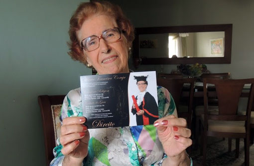 Aposentada de 86 anos se formará em direito e já se prepara para exame da OAB