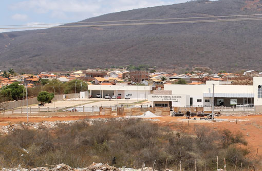 Brumado: Obras de pavimentação e iluminação no entorno do IFBA continuam atrasadas; aprovados em Concurso Público sentem-se prejudicados