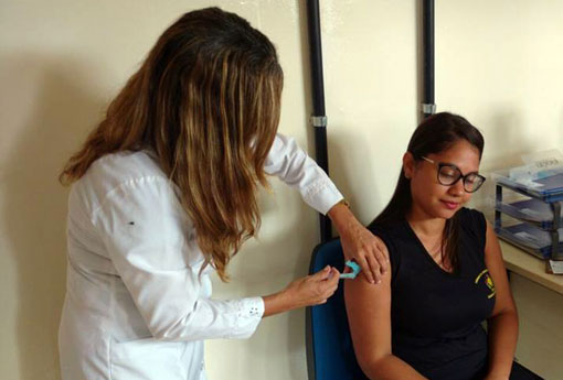 Brumado: servidores e terceirizados do IFBA atualizam cartão de vacina 