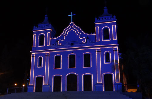 Brumado: Iluminação Natalina da Praça Coronel Zeca Leite e Igreja Matriz foram ligadas
