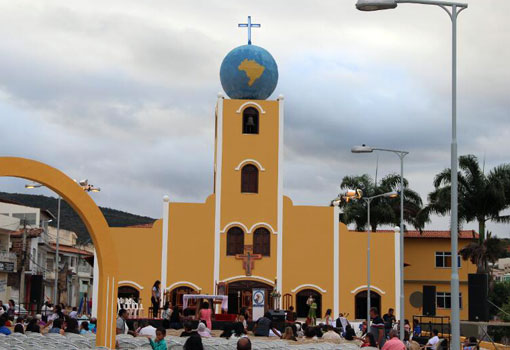 Brumado: Missa Solene celebrou a instalação canônica da Paróquia Nossa Senhora da Conceição Aparecida e São Cristóvão