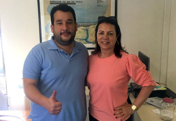 Vereadora Ilka Abreu conquista aquisição de caixas d’água, tubos e horas máquinas para limpeza de aguadas na zona rural de Brumado