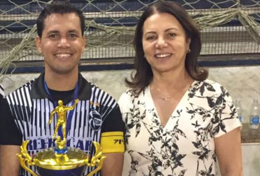 Brumado: vereadora Ilka Abreu (PR) prestigia jogo em prol da Caase