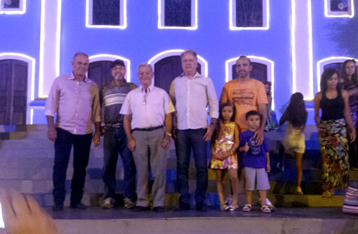 Brumado: Prefeito Aguiberto inaugura sistema de iluminação natalina