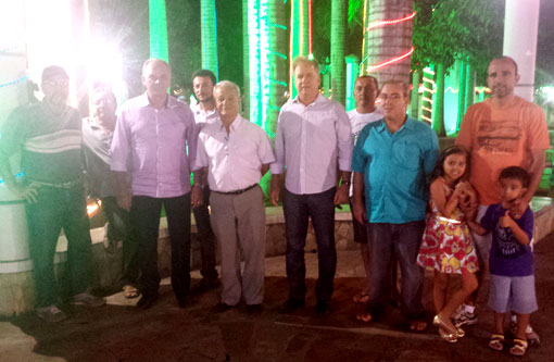 Brumado: Prefeito Aguiberto inaugura sistema de iluminação natalina