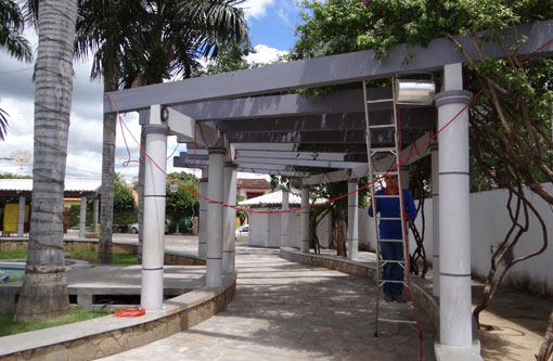 Brumado: Iluminação de Natal retirada de ruas e praças