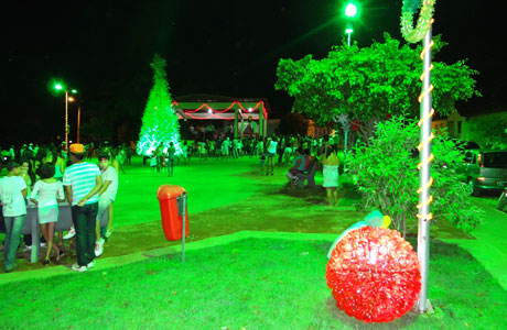 Aguiberto inaugura iluminação natalina na Vila Presidente Vargas