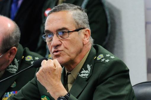 Intervenção militar seria enorme retrocesso, diz comandante do Exército