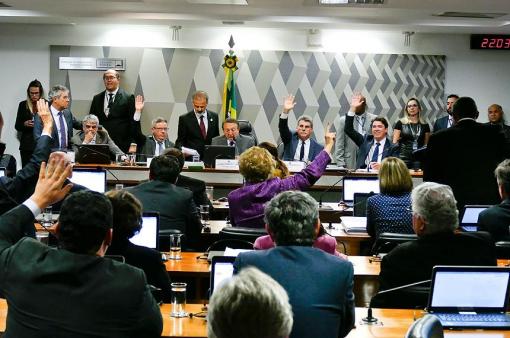 Senado: Reforma trabalhista passa na CCJ e segue para o Plenário 