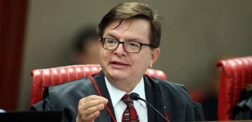 Relator vota pela cassação da chapa Dilma-Temer