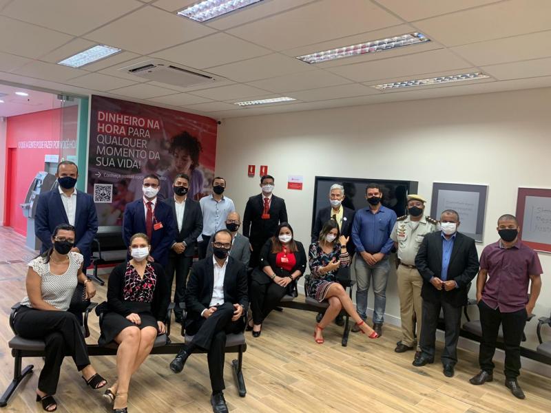 Agência do Banco Santander é inaugurada em Brumado com a presença do prefeito Eduardo Vasconcelos