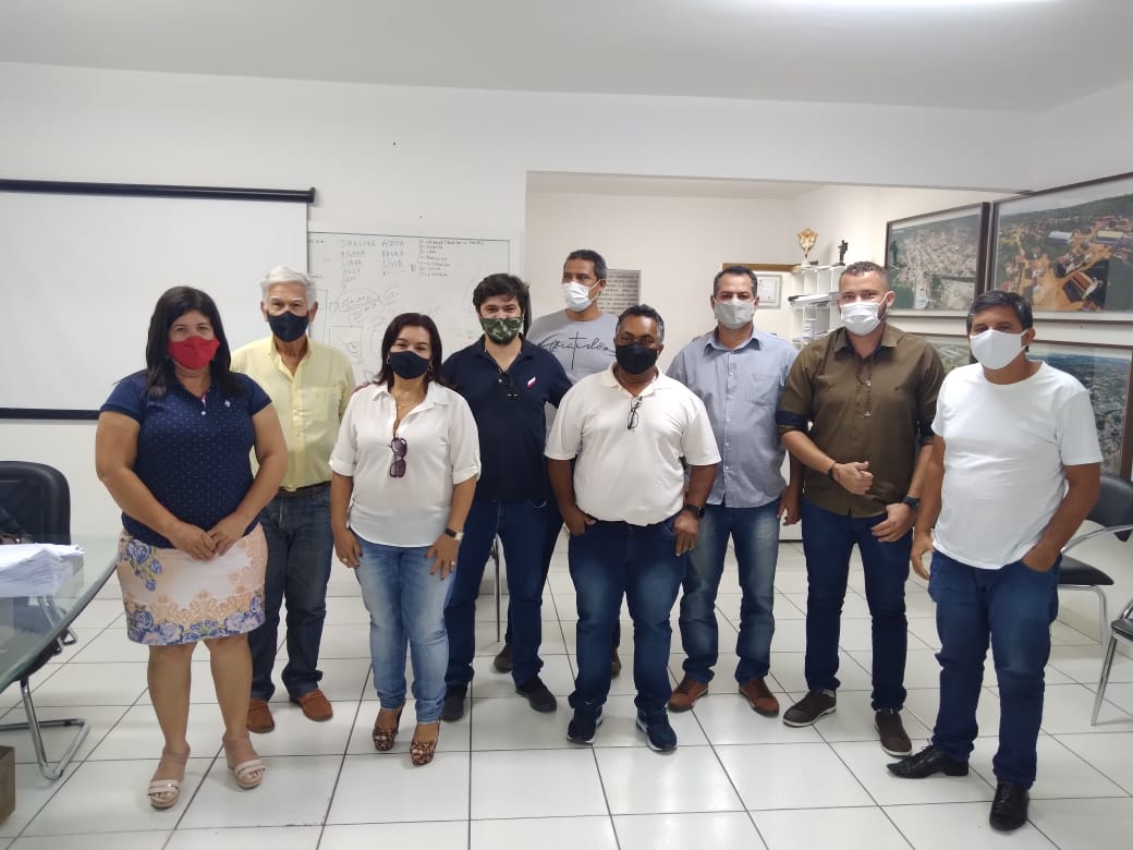 Presidente do Legislativo e vereadores da base de situação têm encontro com prefeito Eduardo visando a implantação do Restaurante Popular em Brumado 
