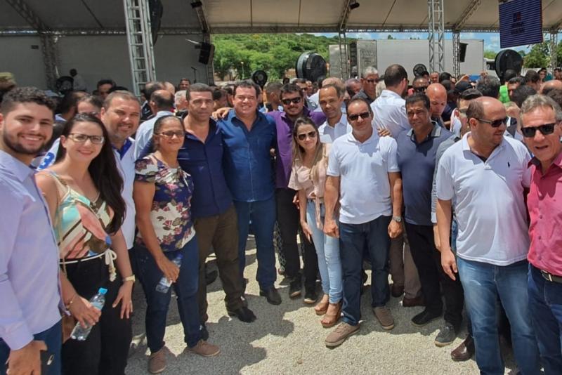 Dom Basílio:  Marquinho Viana e prefeito assinam ordem de serviço para construção da praça de Várzea Grande