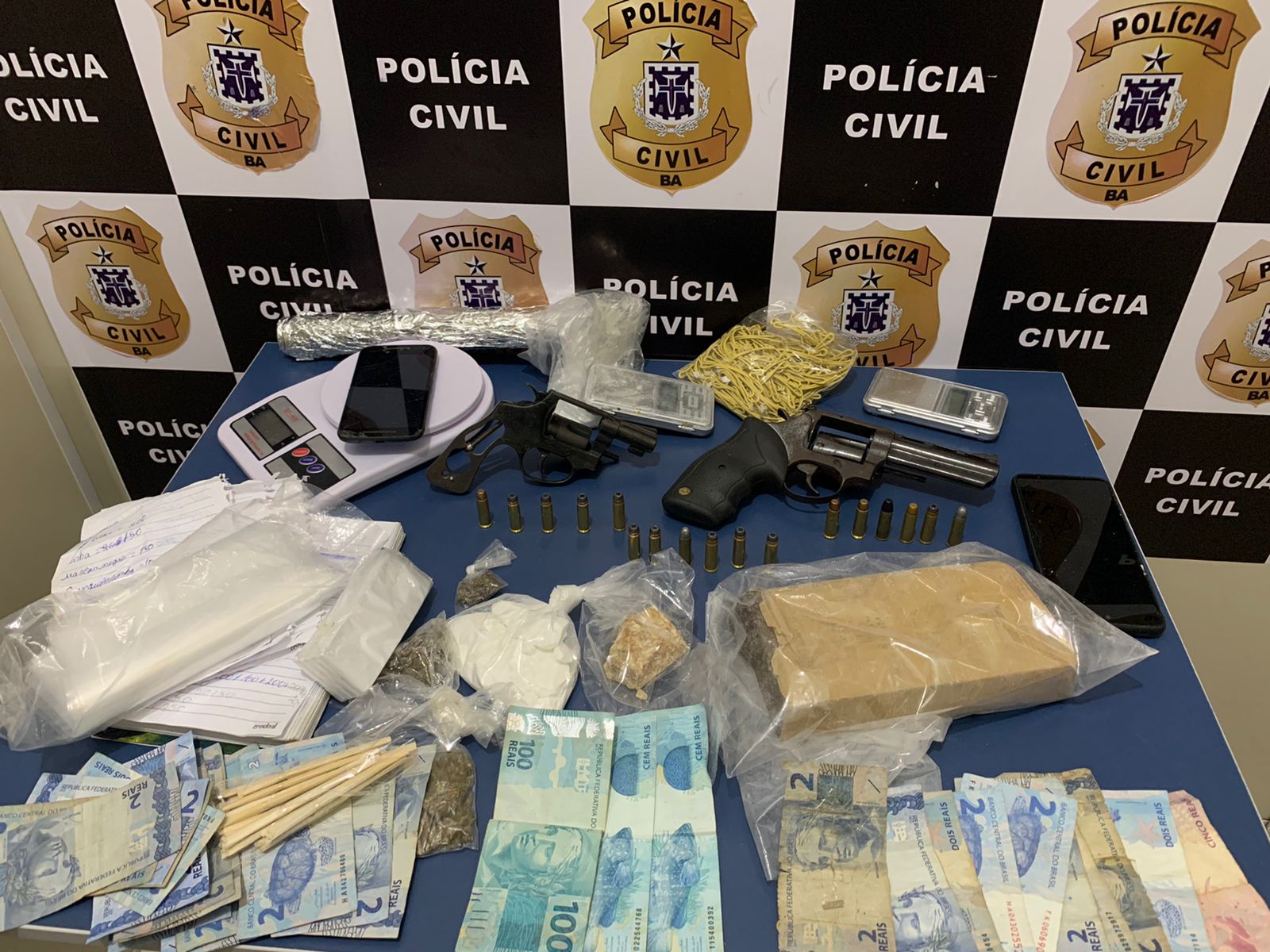 Polícia Civil prende traficante com armas de fogo e drogas em Vitória da Conquista 