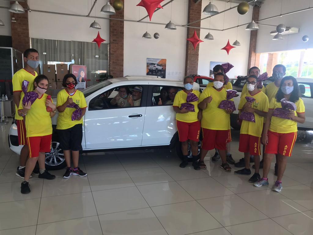 Brumado: Apae adquire veículo para transporte de assistidos