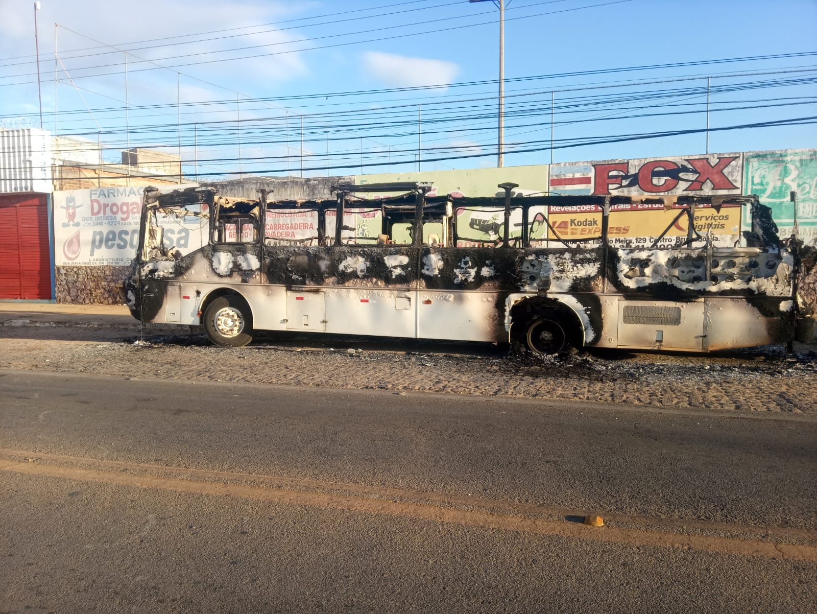 Brumado: Ônibus da igreja evangélica Templo dos Milagres foi incendiado