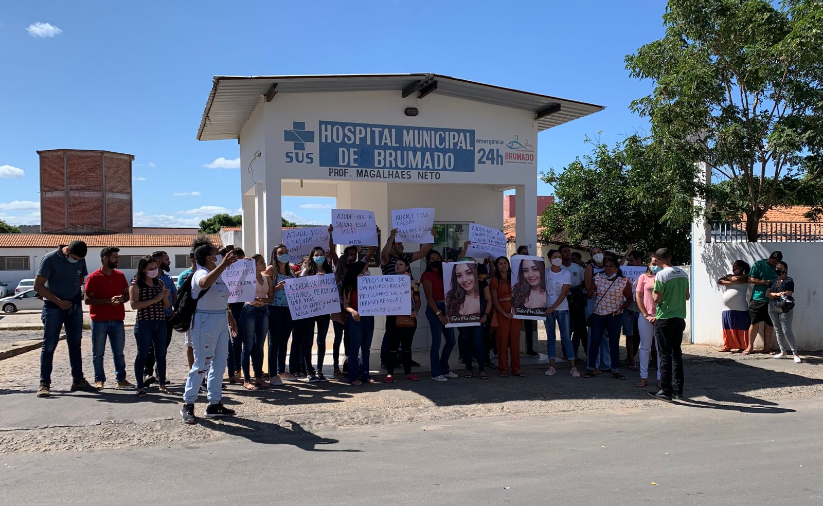 Brumado: Pais e amigos promovem manifestação cobrando neurocirurgia para jovem Silene Rocha de Almeida