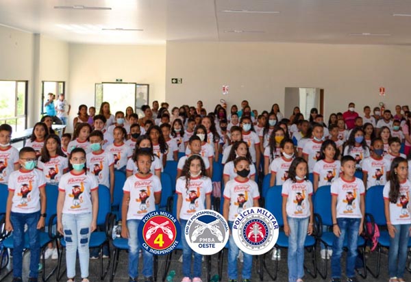 Macaúbas: 220 crianças do Programa Educacional de Resistência as Drogas e a Violência são formadas