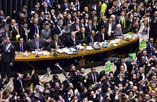 Câmara autoriza instauração de processo de impeachment de Dilma com 367 votos a favor e 137 contra 