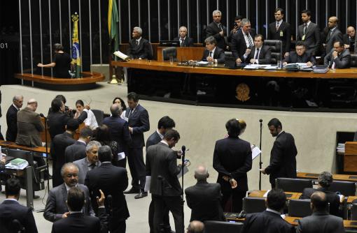 Câmara aprova projeto que cria medidas de combate à corrupção 