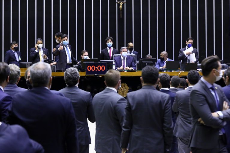 Câmara dos Deputados aprova texto-base da reforma eleitoral; votação continua nesta quinta (12)