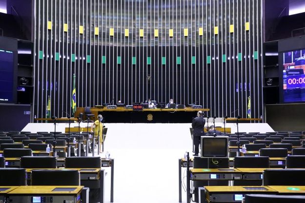 Câmara dos Deputados aprova distribuição gratuita de absorventes higiênicos para mulheres de baixa renda