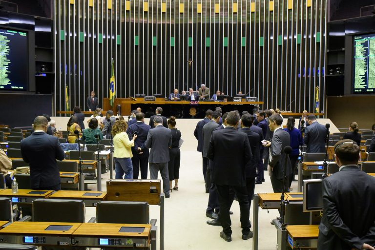 Câmara dos Deputados aprova proposta que acaba com saídas temporárias de presos