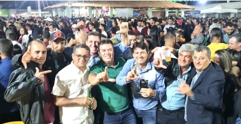 Deputado Marquinho Viana participa dos festejos de Santo Antônio em Caetanos