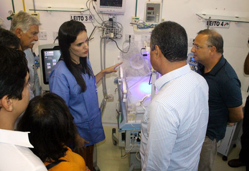 Rui Costa entrega nova ala de UTI em hospital de Brumado