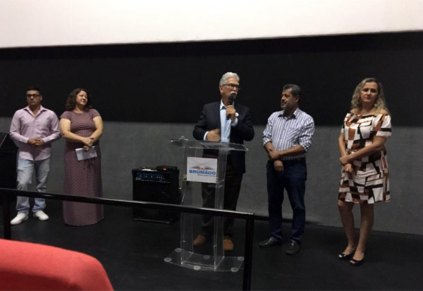 Prefeito Eduardo Vasconcelos participa da inauguração de Cinema em Brumado