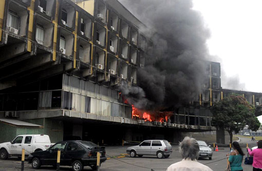 Salvador: Fogo destrói secretarias de Justiça e da Administração Penitenciária