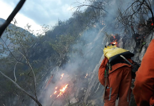 Incêndio de grandes proporções atinge área entre as cidades de Rio de Contas e Livramento de Nossa Senhora