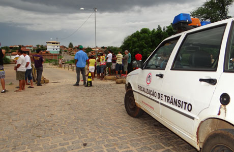 Brumado: Ponte do Bairro Dr. Juracy é interditada novamente