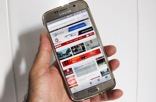 Pesquisa mostra que 81,5 milhões de pessoas acessam a internet pelo celular