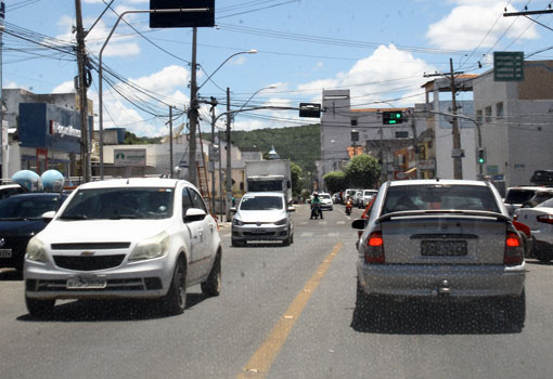 Proprietários de veículos com placas de final 4 têm desconto de 5% até quinta-feira (26)
