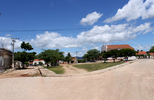 Brumado: Bandidos invadem escola em Itaquaraí e furtam TV