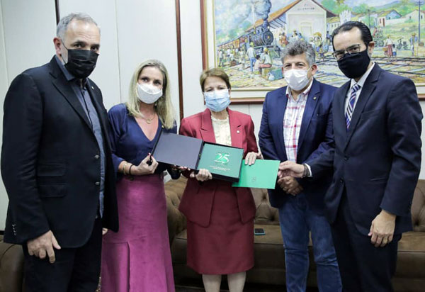 Presidente da Unale, deputada Ivana Bastos se reúne com ministra da Agricultura