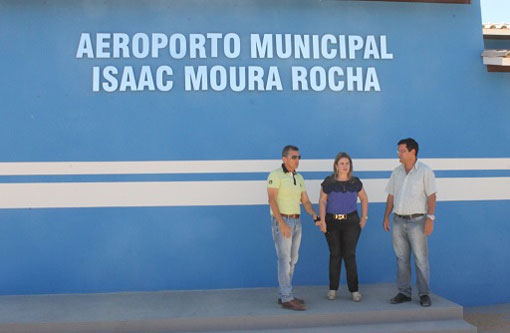 Deputada Ivana Bastos e prefeito de Guanambi visitam obras do aeroporto