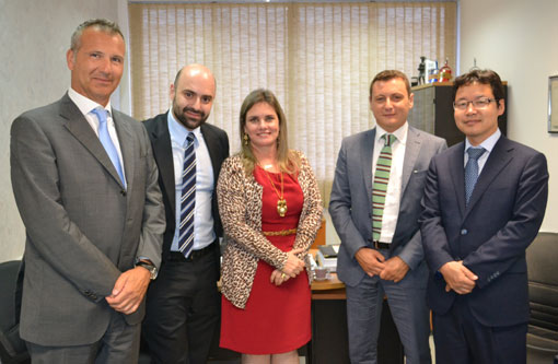 Deputada Ivana Bastos recebe representantes de empresas italiana e sul-coreana e da Bahiafarma