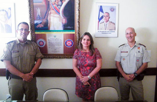 Guanambi: deputada Ivana Bastos visita o 17º Batalhão e Câmara de Vereadores